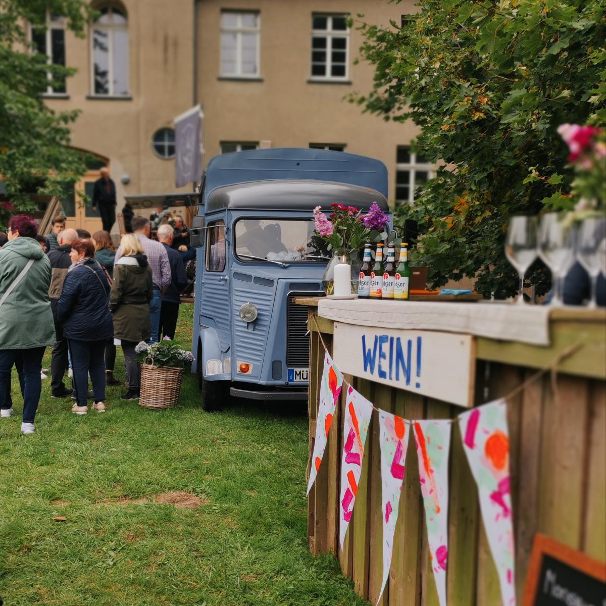 Bluhms Delikat_Landmarkt 25092022 (1)_Tartes und Kuchen von Sophie Junghans am Foodtruck